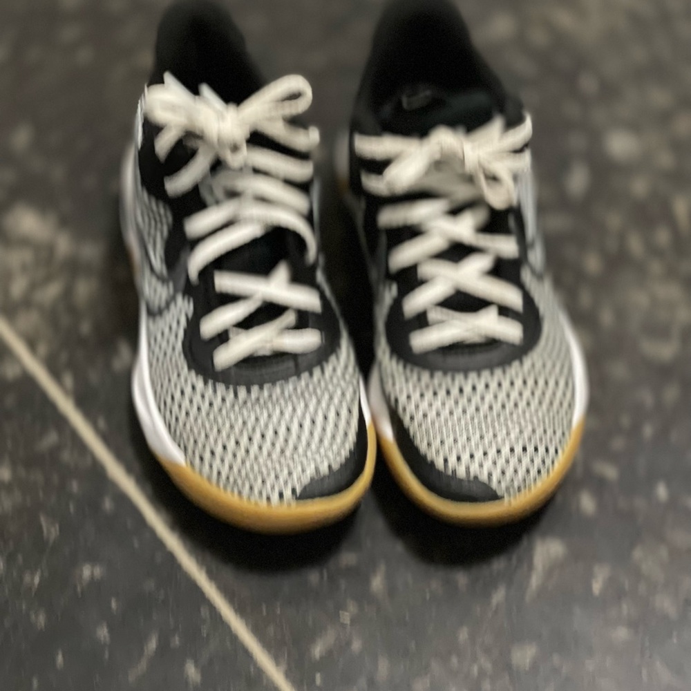 Nike Renew  athletic shoes - Picture 3 of 4